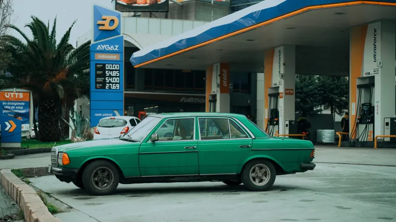 The Mileage Obsession: When American Drivers Could Tell You Exactly How Thirsty Their Car Was