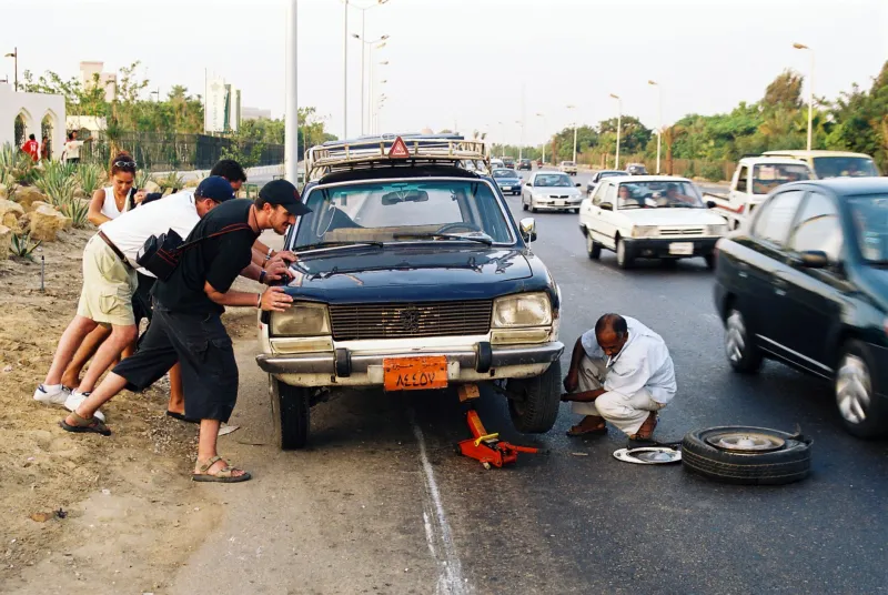Stranded and Proud: The Forgotten Era When Americans Fixed Their Own Cars on the Side of the Road